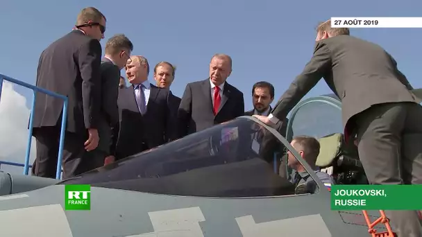 Vladimir Poutine montre un Su-57 à Erdogan