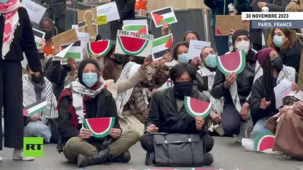Des manifestants pro-palestiniens face à face lors d'un rassemblement devant Sciences Po à Paris