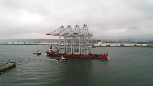 Le Havre : le déchargement des portiques géants venus de Chine