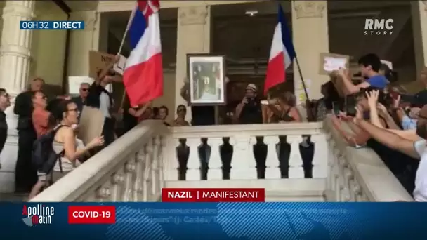 Chambéry : des anti-vaccins décrochent le portrait de Macron dans la mairie