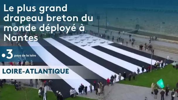 Le plus grand drapeau breton du monde déployé à Nantes