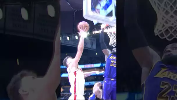 LeBron’s GAME SEALING BLOCK! 🙅‍♂️