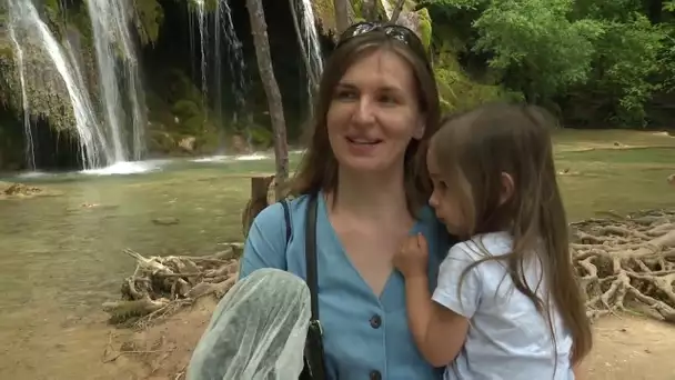 Jura : la cascade des tufs est submergée par les touristes
