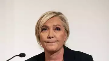 "Je n'ai pas de leçons à prendre, ma femme est sénégalaise !" Le célèbre humoriste, adoré par tous les Français, votera pour Marine Le Pen en 2022 !