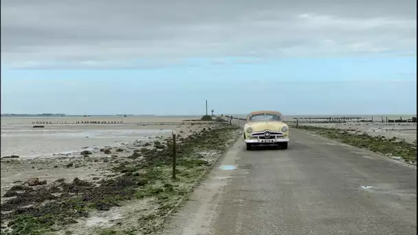 Insolite : la traversée du Gois en voitures anciennes