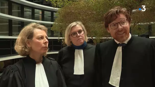 Réforme des retraites : les avocats de Caen jettent leurs robes noires devant Nicole Belloubet