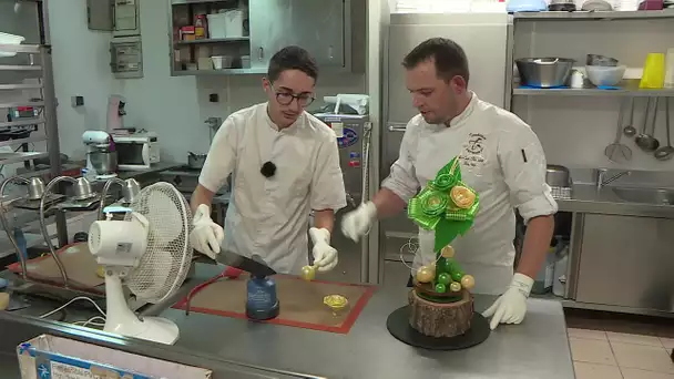 Portrait d'un pâtissier et son apprenti avant les Olympiades des métiers