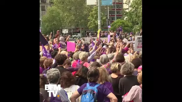 Des milliers de femmes font grève en Suisse pour défendre leurs droits et l’égalité salariale