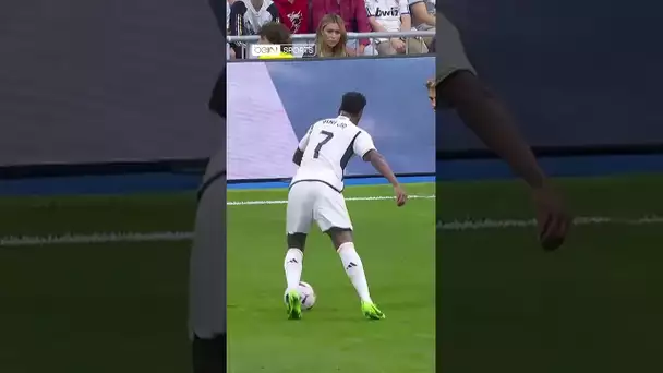 😲 Vinicius régale avec le coup du foulard ! #football #soccer #realmadrid #vinicius #viniciusjunior