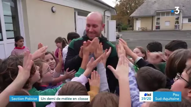 Béarn : Dan Robson, demi de mélée de la Section Paloise, rencontre des écoliers