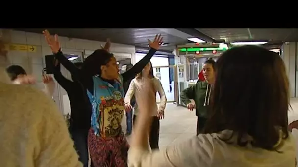 Invitation à la danse dans le métro lyonnais