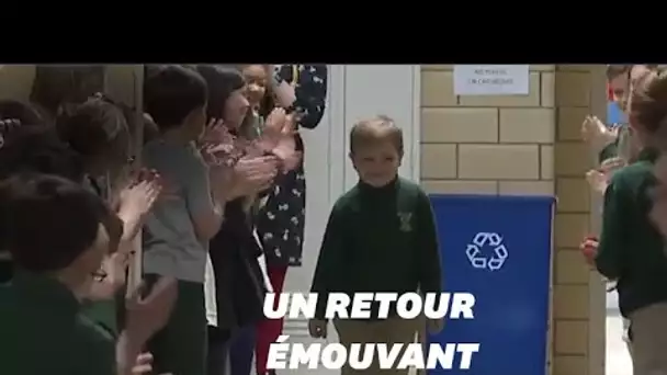 Un garçon de 6 ans survit au cancer et fait un retour touchant à l'école