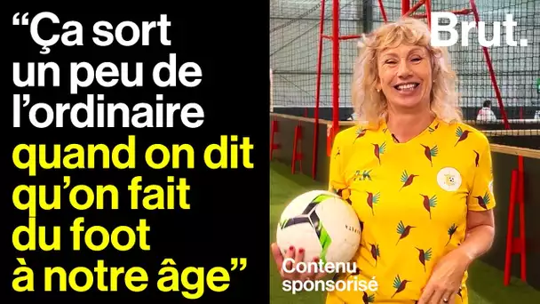 À 64 ans, Patricia est devenue footballeuse