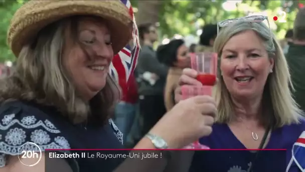 Impressionnante liesse en hommage à la Reine