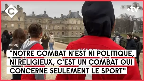 Le port du hijab dans le foot fait polémique - La Story de Mohamed Bouhafsi - C à Vous - 27/06/2023