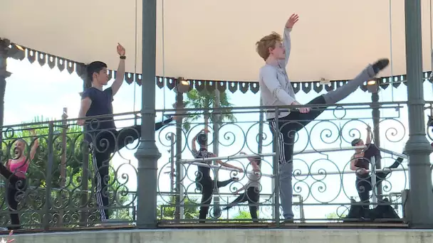 Cours de danse en plein air, au kiosque à musique, du Ballet Nice Méditerranée