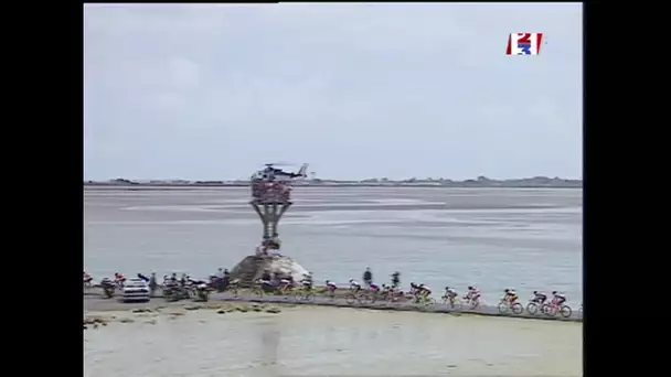 Tour de France 1999 en Vendée : le peloton chute au passage du Gois