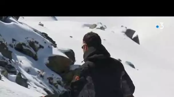 Haute-Savoie : les impressionnantes acrobaties d&#039;un parapentiste dans le massif du Mont-Blanc