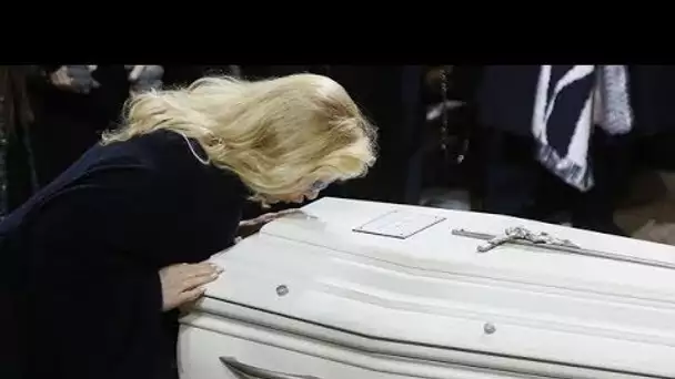 Sylvie Vartan “paralysée” lors de l’hommage à Johnny à la Madeleine