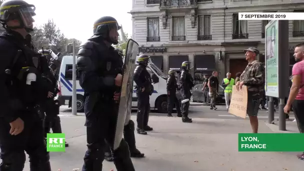 Gilets jaunes : des heurts éclatent à Lyon, les forces de l'ordre font usage de gaz lacrymogène