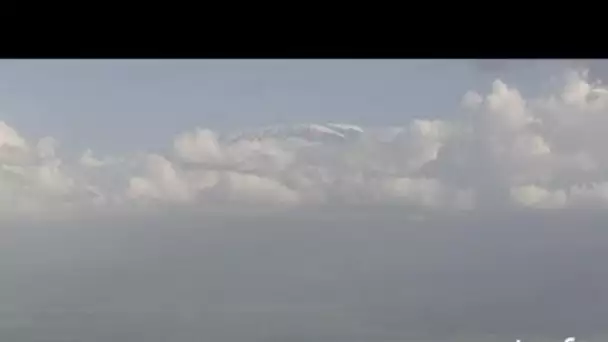 Tanzanie : sommet du Kilimandjaro dans les nuages