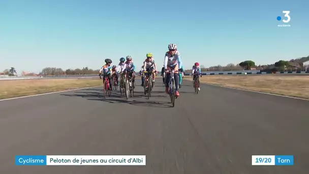 Les jeunes cyclistes s'entrainent sur le circuit automobile d'Albi