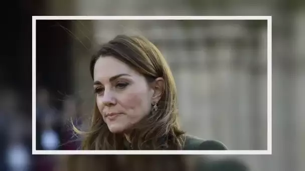 ✅  Kate Middleton : des pansements sur ses mains inquiètent fortement