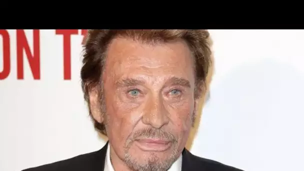 Juste avant de mourir, Johnny Hallyday «  a levé les yeux au ciel »