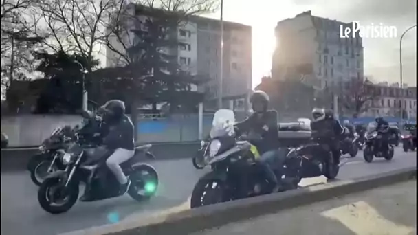 Interdiction de la circulation interfiles: des centaines de motards défilent sur le périphérique
