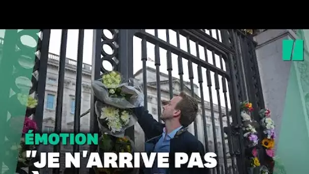 Gerbes de fleurs et "God save the queen" : Émotion devant Buckingham palace