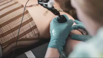 Que se passerait-il si les tatouages étaient interdits en Europe ?