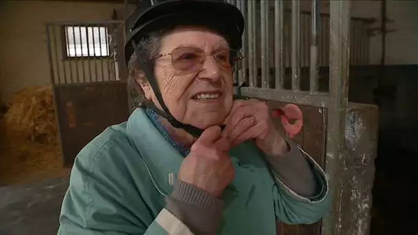 Beaumont-Pied-de-Boeuf : Odette, presque centenaire, vente les bienfaits de l'équithérapie