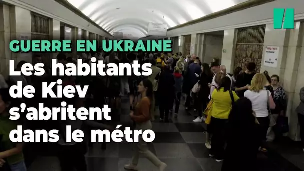 En Ukraine, ces habitants de Kiev s’abritent dans le métro après une nouvelle attaque aérienne
