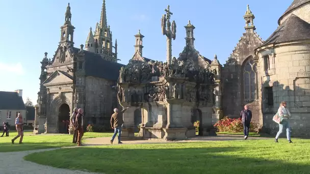 Yves Hernot promet 800 000 euros pour aider à la rénovation de l'enclos paroissial de Guimiliau
