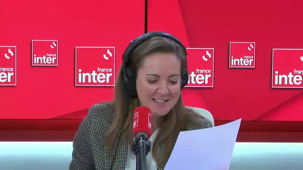 Macron dirige par SMS -  Le Billet de Charline dans "C'est encore nous  !"