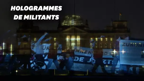 Malgré le confinement en Allemagne, une manifestation projetée en hologrammes