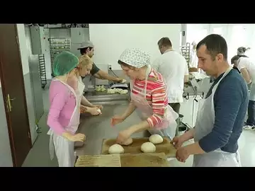 Ukraine : la population reçoit de l'aide de l'étranger mais aussi de l'intérieur du pays
