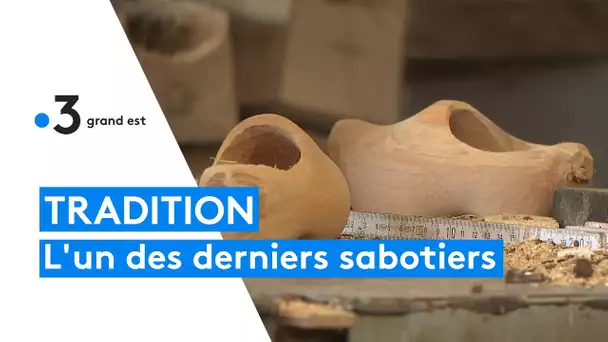 Rencontre avec l'un des derniers sabotiers de France