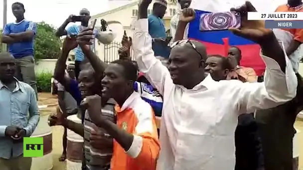 🇳🇪  Des manifestants ont déployé un drapeau russe devant le palais présidentiel au Niger