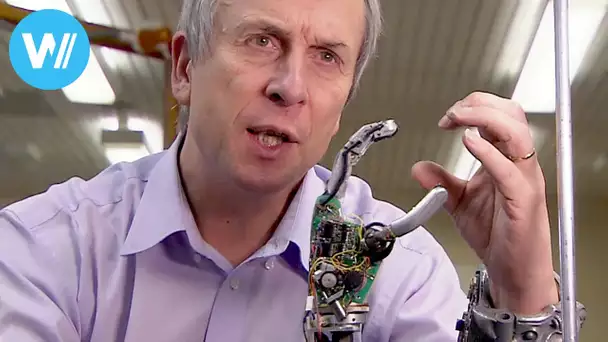 Kevin Warwick becomes the world&#039;s first Cyborg