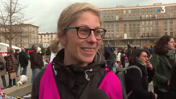 Contre la réforme des retraites à vélo, autour de la mairie du Havre