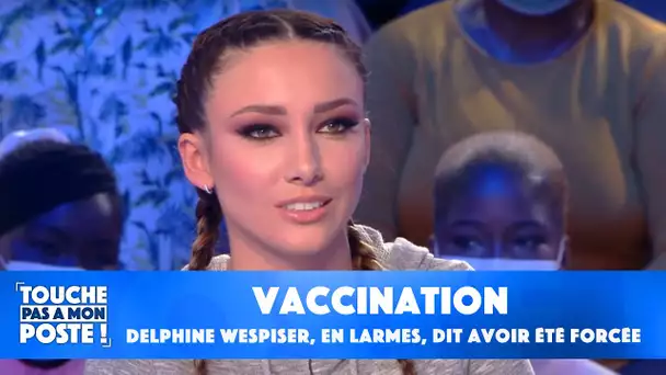 Delphine Wespiser, en larmes, explique avoir été forcée pour se faire vacciner