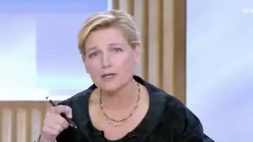 "Elle est folle, celle-là ! Anne-Elisabeth Lemoine présente l'un de ses chroniqueurs en direct dans "C à vous".