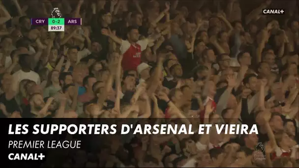 Les supporters d'Arsenal chantent en l'honneur de Patrick Vieira
