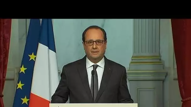 Attentats de Paris: Hollande dénonce 'un acte de guerre' commis par Daesh