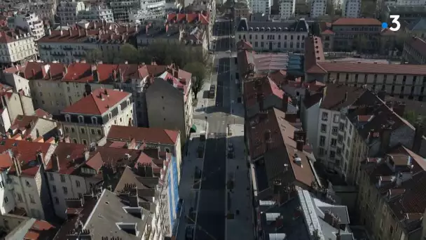 Coronavirus - confinement : Grenoble déserte vue du ciel par un drone