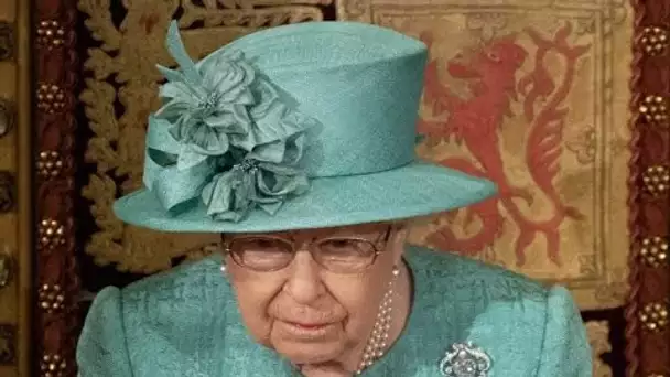 Elizabeth II : pourquoi son habilleuse est en colère