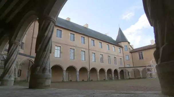 Dossier histoire : le château de Rochechouart