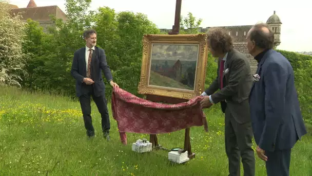 Le tableau de Monet "ville de Dieppe" présenté parmi les boutons d'or