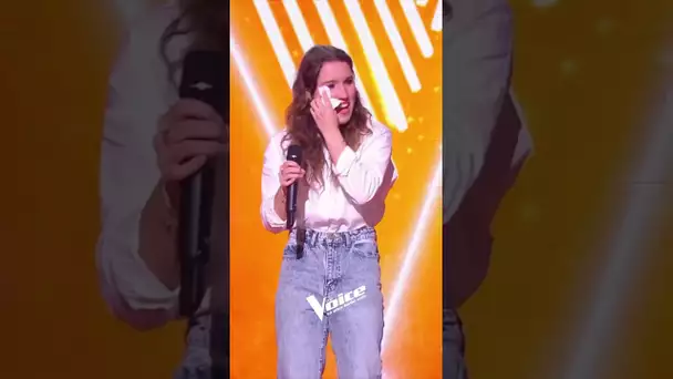 Zazie en mission d’infiltration pour donner des mouchoirs à Clem. En toute discrétion 🥷  #TheVoice